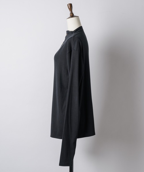 yae（ヤエ）の「2way many button top / メニーボタントップス（Tシャツ/カットソー・レディース・グレー/ブラック/レッド・FREE）」の7枚目の写真