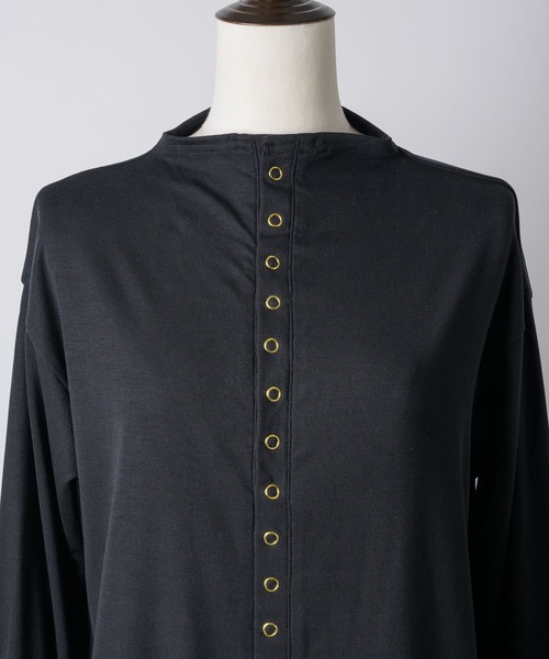 yae（ヤエ）の「2way many button top / メニーボタントップス（Tシャツ/カットソー・レディース・グレー/ブラック/レッド・FREE）」の9枚目の写真