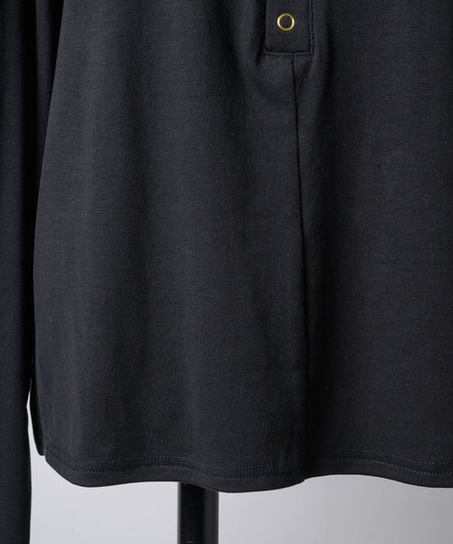 yae（ヤエ）の「2way many button top / メニーボタントップス（Tシャツ/カットソー・レディース・グレー/ブラック/レッド・FREE）」の5枚目の写真