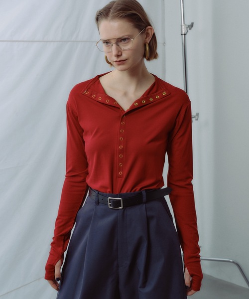 yae(ヤエ)の「2way many button top / メニーボタントップス(Tシャツ/カットソー・レディース・グレー/ブラック/レッド・FREE)」の18枚目の写真