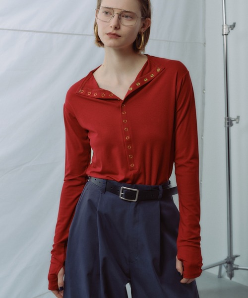 yae(ヤエ)の「2way many button top / メニーボタントップス(Tシャツ/カットソー・レディース・グレー/ブラック/レッド・FREE)」の20枚目の写真