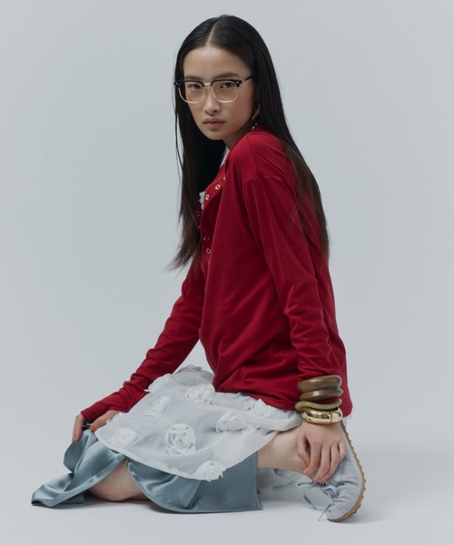 yae(ヤエ)の「2way many button top / メニーボタントップス(Tシャツ/カットソー・レディース・グレー/ブラック/レッド・FREE)」の21枚目の写真