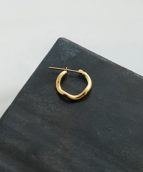 MinoriTY（マイノリティ）の「【MinoriTY select】選べるゴールドフープピアス　メンズ ウィメンズ ユニセックス（ピアス（片耳用）・メンズ・ゴールド系1/ゴールド系3/ゴールド系2・FREE）」の2枚目の写真