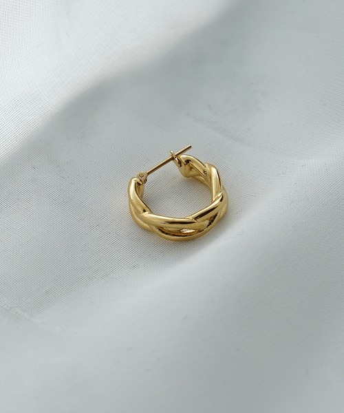 MinoriTY（マイノリティ）の「【MinoriTY select】選べるゴールドフープピアス　メンズ ウィメンズ ユニセックス（ピアス（片耳用）・メンズ・ゴールド系1/ゴールド系3/ゴールド系2・FREE）」の3枚目の写真