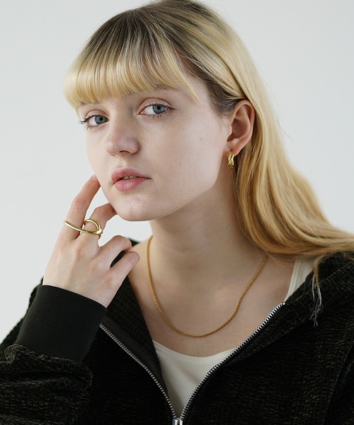 MinoriTY（マイノリティ）の「【MinoriTY select】選べるゴールドフープピアス　メンズ ウィメンズ ユニセックス（ピアス（片耳用）・メンズ・ゴールド系1/ゴールド系3/ゴールド系2・FREE）」の7枚目の写真