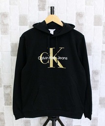 Calvin Klein（カルバン・クライン）の「CKJ モノグラムロゴ スウェットプルオーバー フーディ CK MONOGRAM LOGO PULLOVER HOODIE（パーカー）」