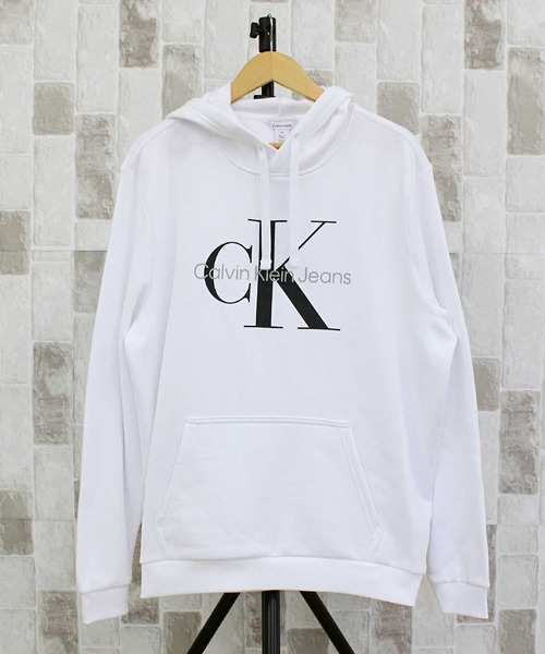 Calvin Klein(カルバン・クライン)の「CKJ モノグラムロゴ スウェットプルオーバー フーディ CK MONOGRAM LOGO PULLOVER HOODIE(パーカー・メンズ・ブルー/ホワイト/ブラック×ゴールド/ダークブルー/ブラック・S/M/L/XL)」の17枚目の写真