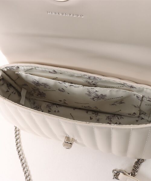 MERCURYDUO(マーキュリーデュオ)の「【MERCURYDUO/マーキュリーデュオ】ストライプキルティング フラップショルダーバッグ(ショルダーバッグ・レディース・アイボリー/ブラック/シルバー/ピンク/イエロー・FREE)」の22枚目の写真