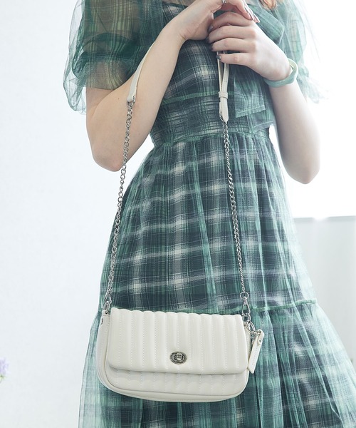 MERCURYDUO(マーキュリーデュオ)の「【MERCURYDUO/マーキュリーデュオ】ストライプキルティング フラップショルダーバッグ(ショルダーバッグ・レディース・アイボリー/ブラック/シルバー/ピンク/イエロー・FREE)」の13枚目の写真