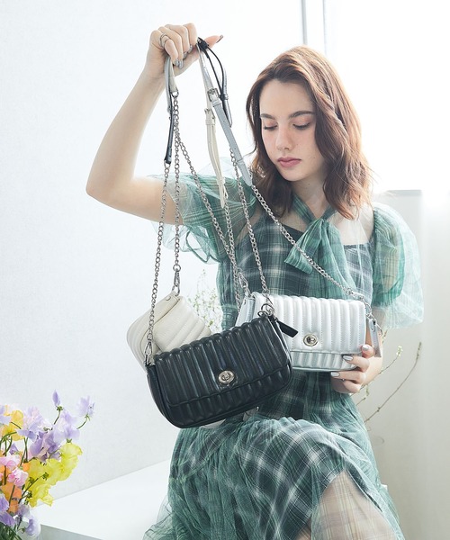 MERCURYDUO(マーキュリーデュオ)の「【MERCURYDUO/マーキュリーデュオ】ストライプキルティング フラップショルダーバッグ(ショルダーバッグ・レディース・アイボリー/ブラック/シルバー/ピンク/イエロー・FREE)」の17枚目の写真