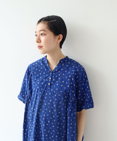 PAR ICI（パーリッシィ）の「小花柄抜染 サイドギャザーワンピース