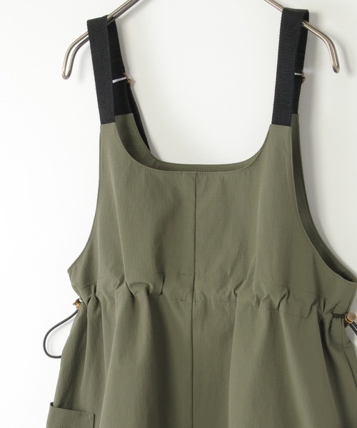 ikka（イッカ）の「【親子コーデ】カーゴキャミワンピース（120~160cm）（ワンピース・キッズ・ブラック/オリーブ・120/130/140/150/160）」の5枚目の写真