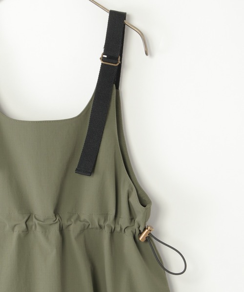 ikka（イッカ）の「【親子コーデ】カーゴキャミワンピース（120~160cm）（ワンピース・キッズ・ブラック/オリーブ・120/130/140/150/160）」の7枚目の写真