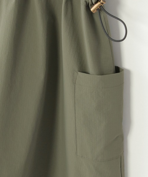 ikka（イッカ）の「【親子コーデ】カーゴキャミワンピース（120~160cm）（ワンピース・キッズ・ブラック/オリーブ・120/130/140/150/160）」の10枚目の写真