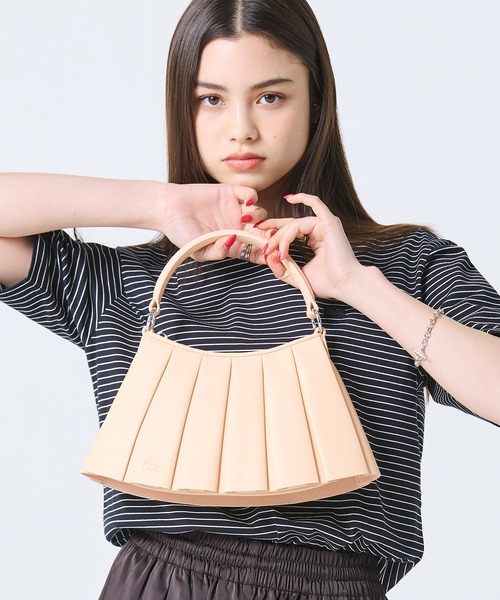 LACOSTE（ラコステ）の「LENGLEN レザープリーツハンドバッグ（ハンドバッグ・レディース・ブラウン/ホワイト/ブラック/モカ/オフホワイト/カーキ/ベージュ/オレンジ/ナチュラル・FREE）」の7枚目の写真