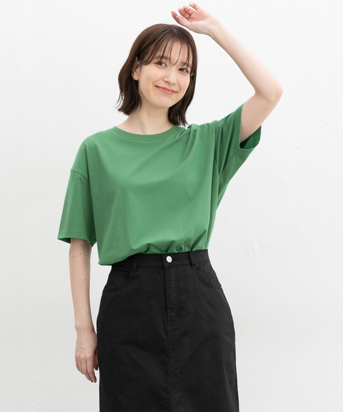 Honeys（ハニーズ）の「【ハニさら・接触冷感・ＵＶカット】きれいめＴシャツ（Tシャツ/カットソー・レディース・ブラック/オフホワイト/サックスブルー/ブルー/グリーン/モカ/スミクロ/グレイッシュベージュ/ピンク・LL/3L/SS/S/M/L）」の13枚目の写真