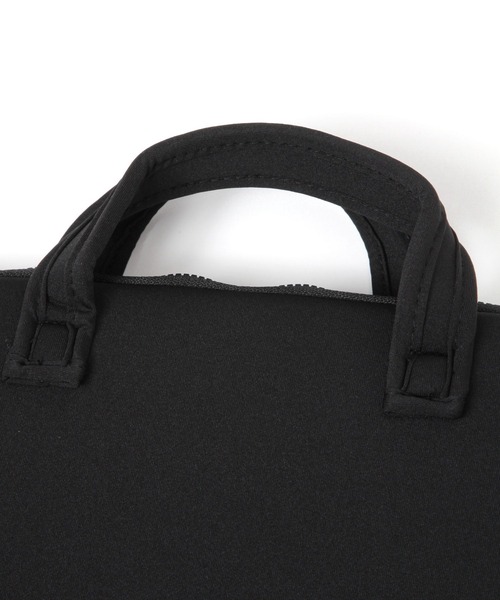 LAKOLE(ラコレ)の「ネオプレーンPCケース縦型 / 156551(PC・タブレットケース・レディース・ブラック/グレー・FREE)」の5枚目の写真