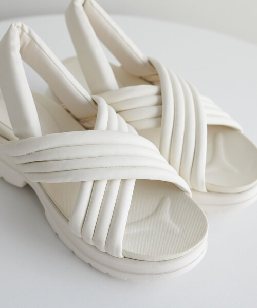 DISCOAT（ディスコート）の「クロストラックサンダル（サンダル・レディース・ブラック/アイボリー・SMALL/MEDIUM/LARGE）」の4枚目の写真