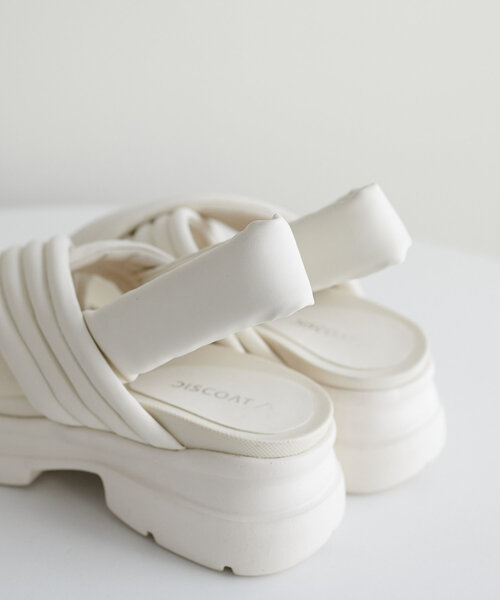 DISCOAT（ディスコート）の「クロストラックサンダル（サンダル・レディース・ブラック/アイボリー・SMALL/MEDIUM/LARGE）」の7枚目の写真