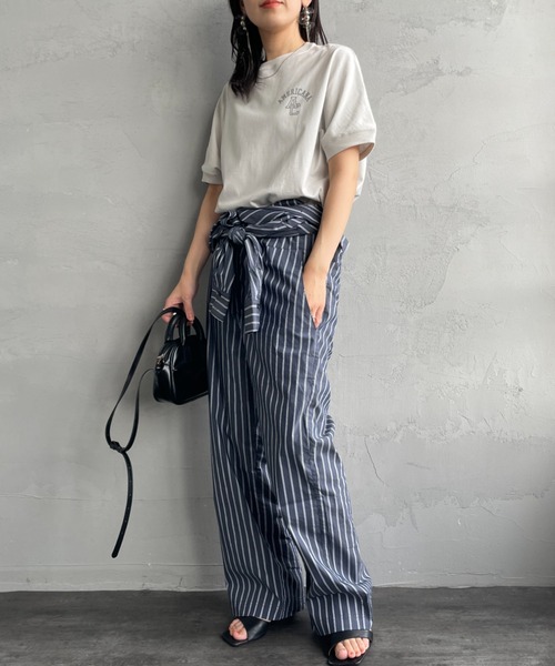 AMERICANA（アメリカーナ）の「[Americana×JEANS FACTORY/アメリカーナ×ジーンズファクトリー] 別注 ラウンドヘム バックプリントTシャツ（Tシャツ/カットソー・レディース・モカ/グレイッシュベージュ/スミクロ・F）」の6枚目の写真