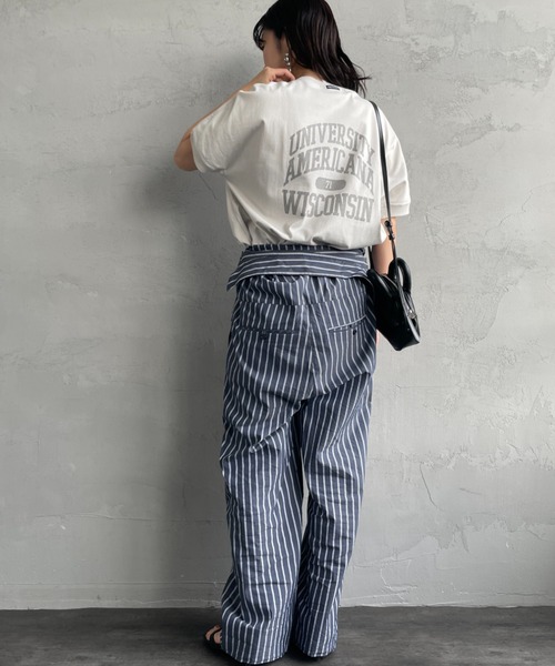 AMERICANA（アメリカーナ）の「[Americana×JEANS FACTORY/アメリカーナ×ジーンズファクトリー] 別注 ラウンドヘム バックプリントTシャツ（Tシャツ/カットソー・レディース・モカ/グレイッシュベージュ/スミクロ・F）」の7枚目の写真