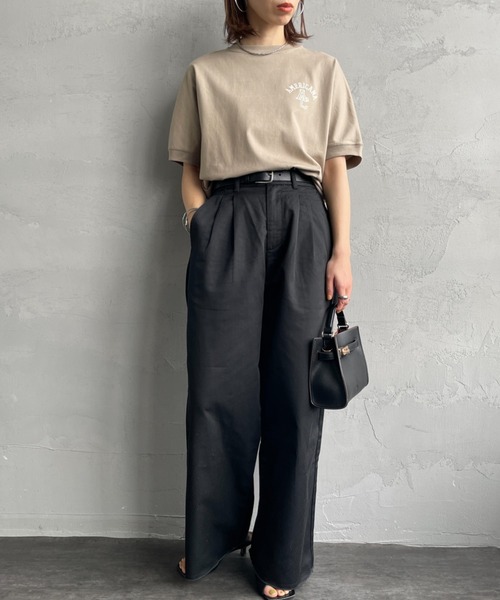 AMERICANA（アメリカーナ）の「[Americana×JEANS FACTORY/アメリカーナ×ジーンズファクトリー] 別注 ラウンドヘム バックプリントTシャツ（Tシャツ/カットソー・レディース・モカ/グレイッシュベージュ/スミクロ・F）」の8枚目の写真