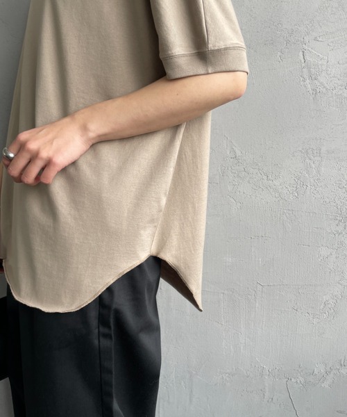 AMERICANA（アメリカーナ）の「[Americana×JEANS FACTORY/アメリカーナ×ジーンズファクトリー] 別注 ラウンドヘム バックプリントTシャツ（Tシャツ/カットソー・レディース・モカ/グレイッシュベージュ/スミクロ・F）」の16枚目の写真