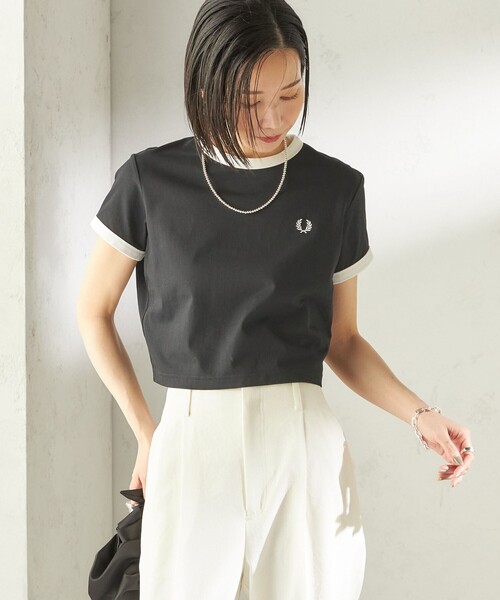 FRED PERRY(フレッドペリー)の「FRED PERRY:G9163 CROPPED RINGER TEE(Tシャツ/カットソー・レディース・オフホワイト/オリーブ/ワイン/ブラック・ONE SIZE)」の5枚目の写真