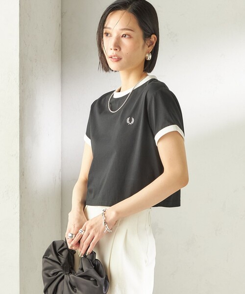 FRED PERRY(フレッドペリー)の「FRED PERRY:G9163 CROPPED RINGER TEE(Tシャツ/カットソー・レディース・オフホワイト/オリーブ/ワイン/ブラック・ONE SIZE)」の6枚目の写真