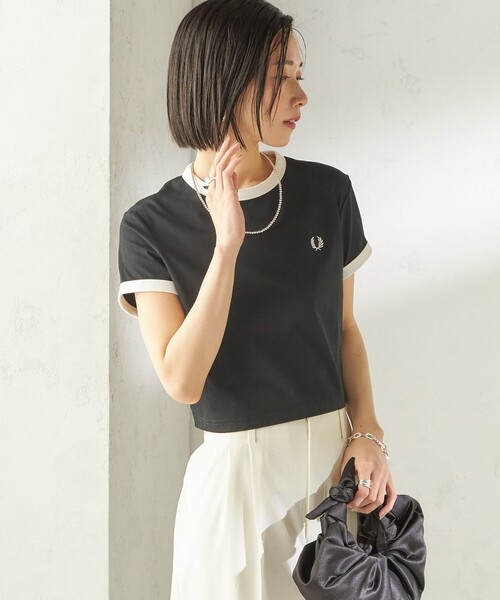 FRED PERRY(フレッドペリー)の「FRED PERRY:G9163 CROPPED RINGER TEE(Tシャツ/カットソー・レディース・オフホワイト/オリーブ/ワイン/ブラック・ONE SIZE)」の8枚目の写真