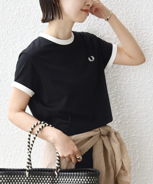 FRED PERRY(フレッドペリー)の「FRED PERRY:G9163 CROPPED RINGER TEE(Tシャツ/カットソー・レディース・オフホワイト/オリーブ/ワイン/ブラック・ONE SIZE)」の15枚目の写真
