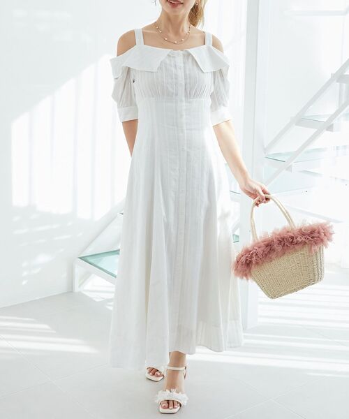MAJESTIC LEGON(マジェスティックレゴン)の「オフショルシャツワンピース(シャツワンピース・レディース・オフホワイト/ライトグリーン/ブルー系その他2/ブラック系その他・X-SMALL/SMALL/MEDIUM)」の1枚目の写真