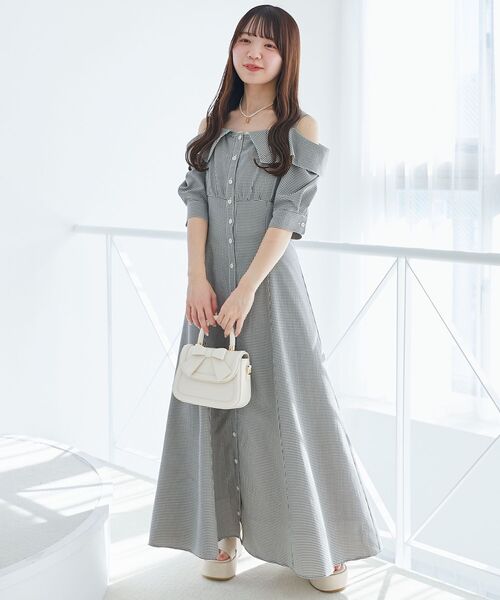MAJESTIC LEGON(マジェスティックレゴン)の「オフショルシャツワンピース(シャツワンピース・レディース・オフホワイト/ライトグリーン/ブルー系その他2/ブラック系その他・X-SMALL/SMALL/MEDIUM)」の12枚目の写真