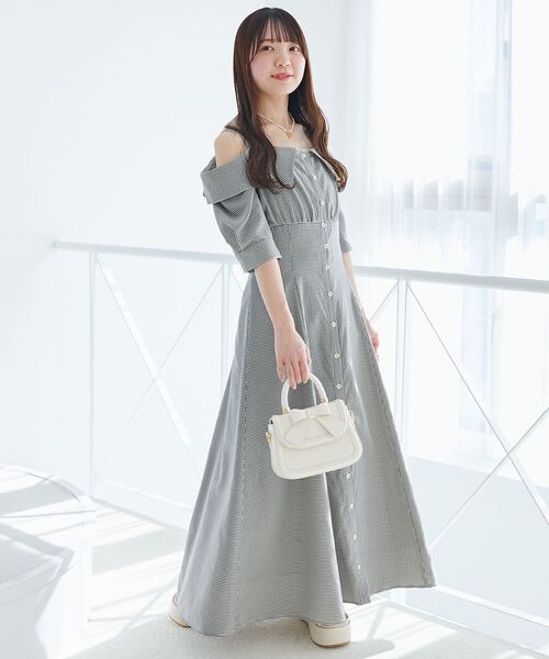 MAJESTIC LEGON(マジェスティックレゴン)の「オフショルシャツワンピース(シャツワンピース・レディース・オフホワイト/ライトグリーン/ブルー系その他2/ブラック系その他・X-SMALL/SMALL/MEDIUM)」の11枚目の写真
