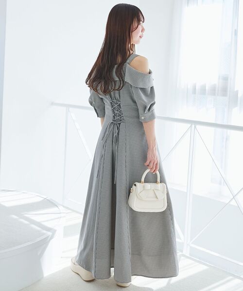 MAJESTIC LEGON(マジェスティックレゴン)の「オフショルシャツワンピース(シャツワンピース・レディース・オフホワイト/ライトグリーン/ブルー系その他2/ブラック系その他・X-SMALL/SMALL/MEDIUM)」の10枚目の写真