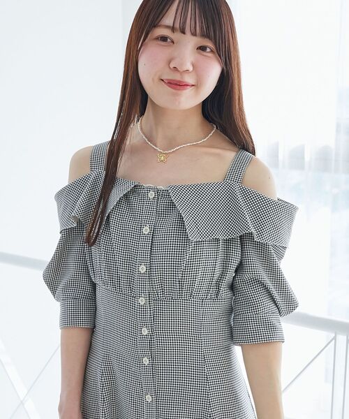 MAJESTIC LEGON(マジェスティックレゴン)の「オフショルシャツワンピース(シャツワンピース・レディース・オフホワイト/ライトグリーン/ブルー系その他2/ブラック系その他・X-SMALL/SMALL/MEDIUM)」の9枚目の写真
