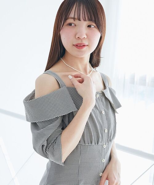 MAJESTIC LEGON(マジェスティックレゴン)の「オフショルシャツワンピース(シャツワンピース・レディース・オフホワイト/ライトグリーン/ブルー系その他2/ブラック系その他・X-SMALL/SMALL/MEDIUM)」の8枚目の写真