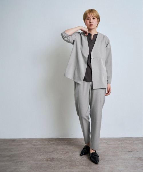 W:Huku（フーク）の「持ち運べるスーツ【W:Huku / ポケッタブル 】接触冷感 軽量 タックパンツ（スラックス・レディース・サンドベージュ/チャコール/ブラック・M/L）」の20枚目の写真