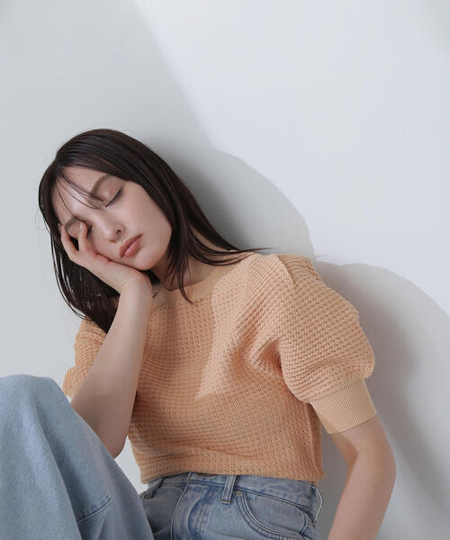 NATURAL BEAUTY BASIC(ナチュラルビューティーベーシック)の「◇【Oggi掲載】パフスリーブワッフルニット(ニット/セーター・レディース・オレンジ/チャコールグレー/オフホワイト/ブルー・FREE)」の4枚目の写真