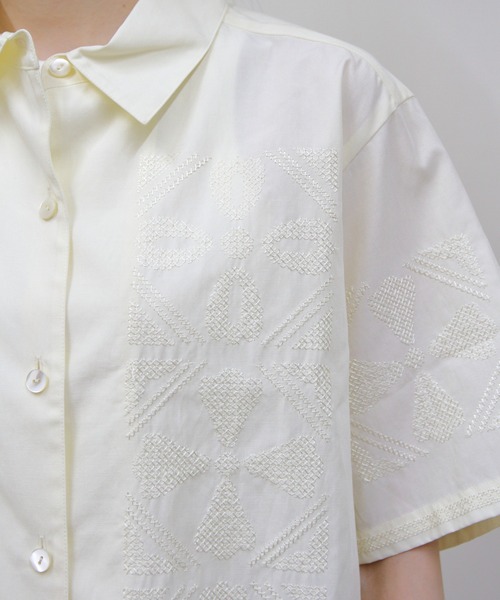 トップス SHINZONE TILE PATTERN EMBROIDERY SHIRT TILE PATTERN EMBROIDERY SHIRT – Shinzone