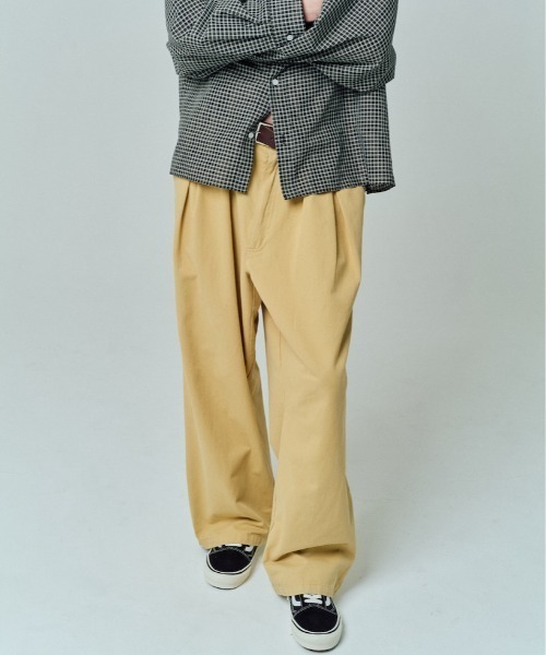 ADAM PATEK(アダムパテック)の「【ADAMPATEK/アダムパテック】generous tuck relax chino pants/タック入りワイドシルエットチノパンツ(チノパンツ・レディース・ホワイト/ベージュ・1/2)」の2枚目の写真