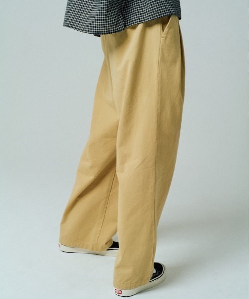 ADAM PATEK(アダムパテック)の「【ADAMPATEK/アダムパテック】generous tuck relax chino pants/タック入りワイドシルエットチノパンツ(チノパンツ・レディース・ホワイト/ベージュ・1/2)」の22枚目の写真