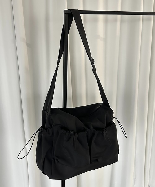 apres jour mignon（アプレジュールミニョン）の「【apresjour mignon×ARIAZ】ドロストポケットショルダーバッグ（ショルダーバッグ・レディース・チャコールグレー/オフホワイト/ブラック・ONESIZE）」の6枚目の写真