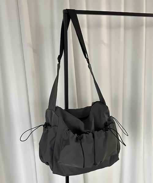 apres jour mignon（アプレジュールミニョン）の「【apresjour mignon×ARIAZ】ドロストポケットショルダーバッグ（ショルダーバッグ・レディース・チャコールグレー/オフホワイト/ブラック・ONESIZE）」の8枚目の写真