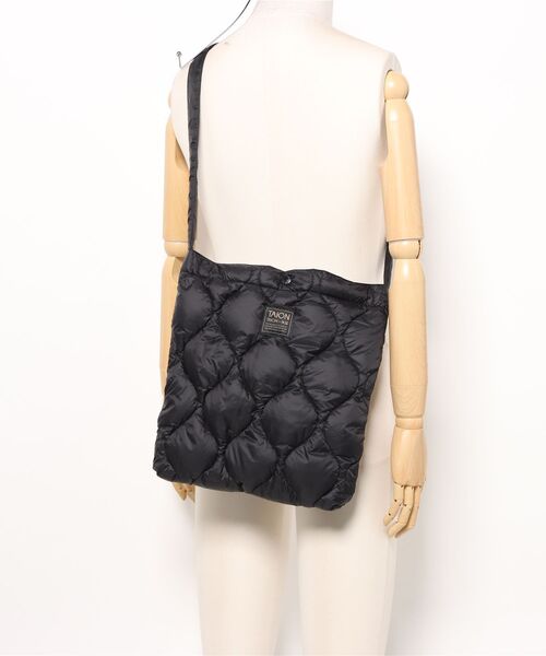 TAION（タイオン）の「CROSS BODY DOWN BAG-M　BG05ALSML-M（ショルダーバッグ・メンズ・ブラック・FREE）」の5枚目の写真