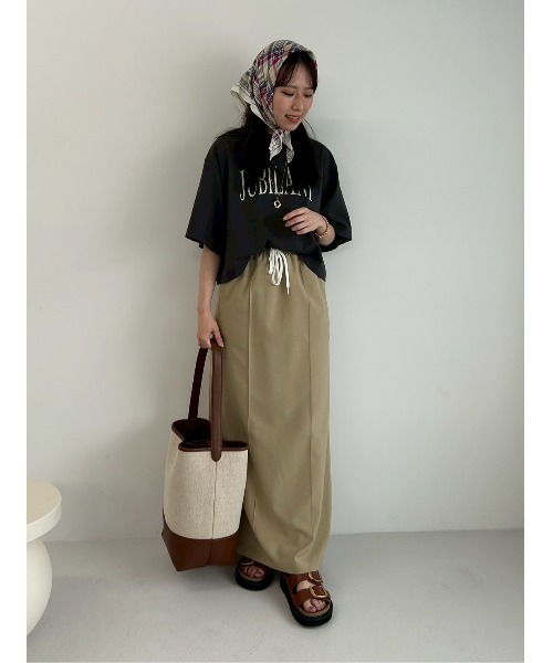 Mila Owen(ミラオーウェン)の「クロップドロゴT(Tシャツ/カットソー・レディース・チャコールグレー/ホワイト/ピンク/ネイビー・FREE)」の6枚目の写真