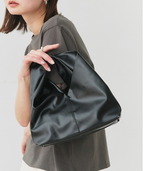 ad thie(アドティエ)の「トライアングル ハンドバッグ(ハンドバッグ・レディース・ブラック/グリーン/キャメル/オフホワイト・FREE)」の2枚目の写真