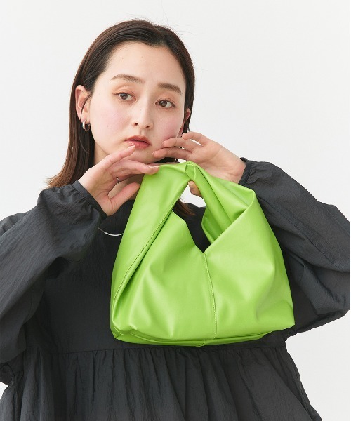 ad thie(アドティエ)の「トライアングル ハンドバッグ(ハンドバッグ・レディース・ブラック/グリーン/キャメル/オフホワイト・FREE)」の13枚目の写真