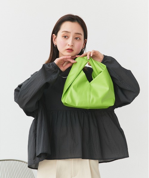 ad thie(アドティエ)の「トライアングル ハンドバッグ(ハンドバッグ・レディース・ブラック/グリーン/キャメル/オフホワイト・FREE)」の14枚目の写真