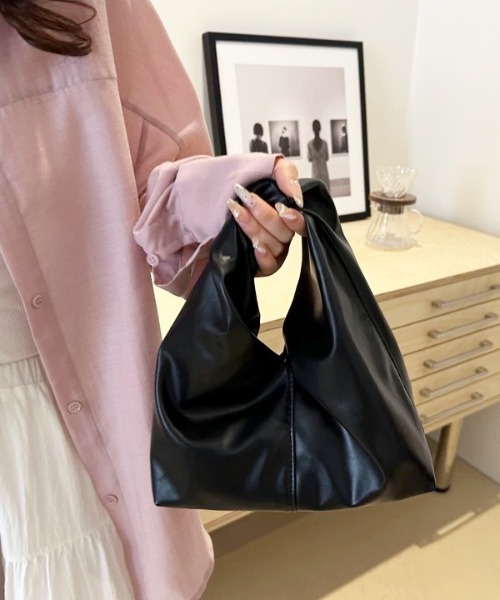 ad thie(アドティエ)の「トライアングル ハンドバッグ(ハンドバッグ・レディース・ブラック/グリーン/キャメル/オフホワイト・FREE)」の11枚目の写真